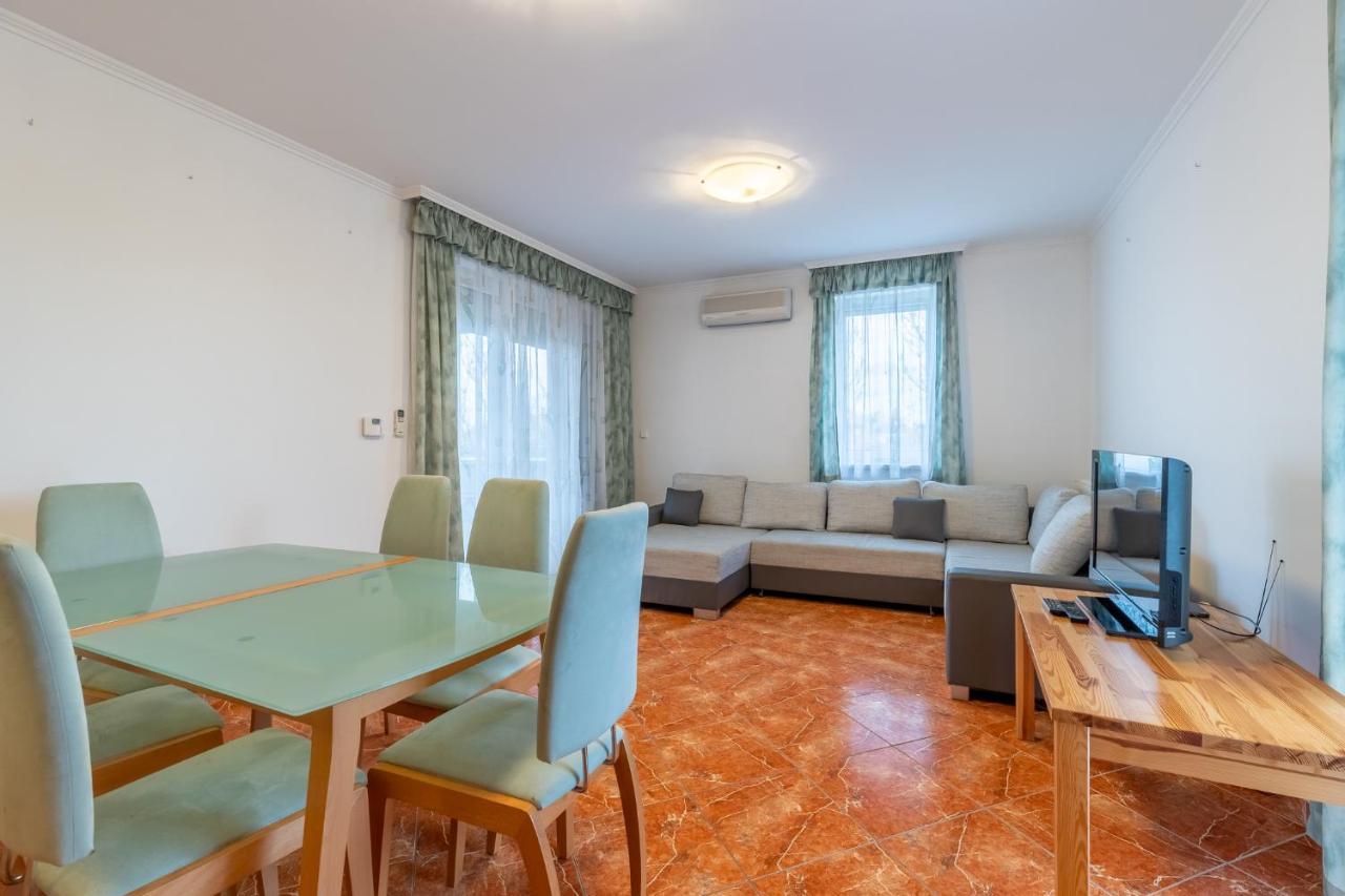 Egyuett A Csalad II Apartman By Bltn Siófok Buitenkant foto